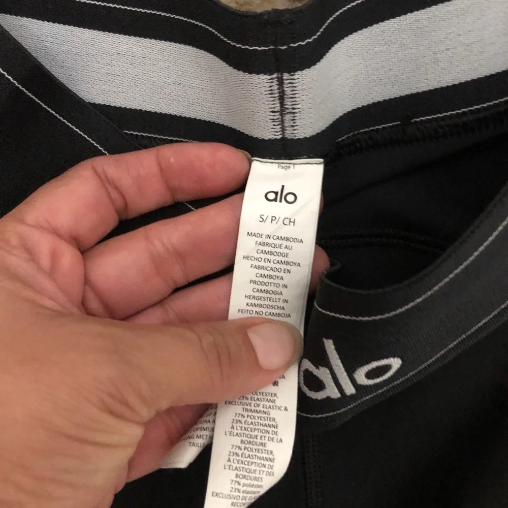 ALO Yoga Black Leggings Size Small Great Conditions